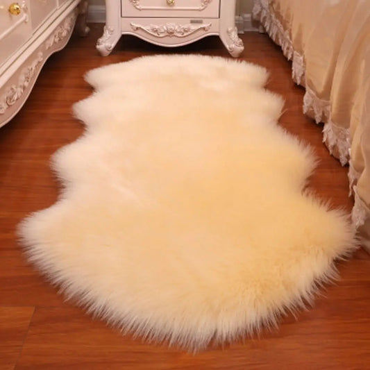 Flauschiger Schaffellteppich